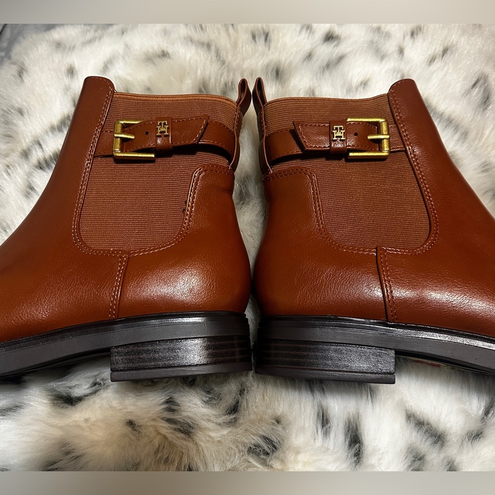 NWT Tommy Hilfiger Baylon Medium Natural Ankle Boots - Picture 3 of 7